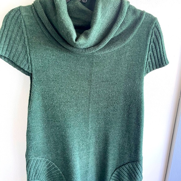 Crowl-neck Green Sweater Dress with Pockets - Picture 4 of 6